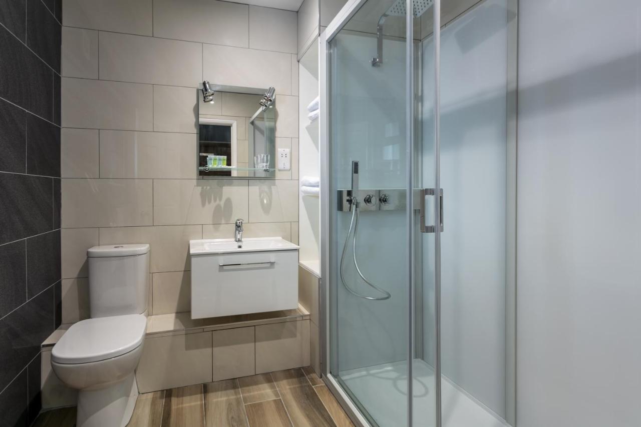 Roydon Marina Village Hotel Экстерьер фото