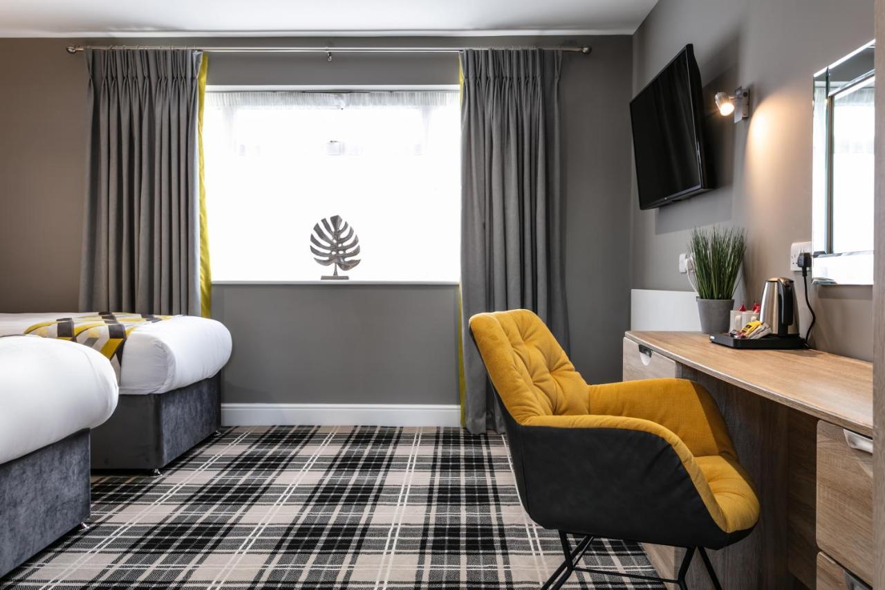 Roydon Marina Village Hotel Экстерьер фото