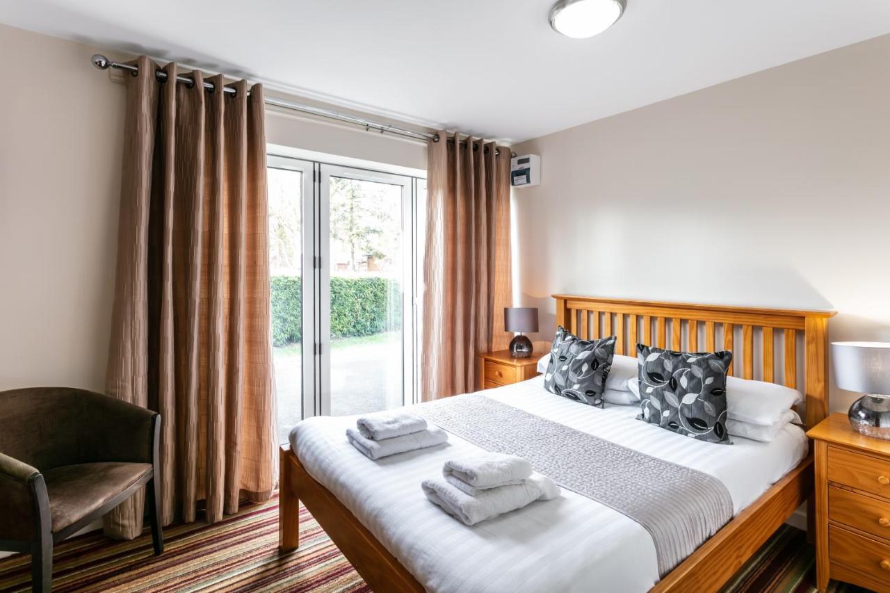 Roydon Marina Village Hotel Экстерьер фото