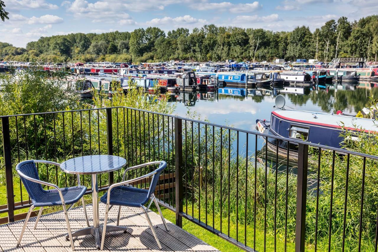 Roydon Marina Village Hotel Экстерьер фото