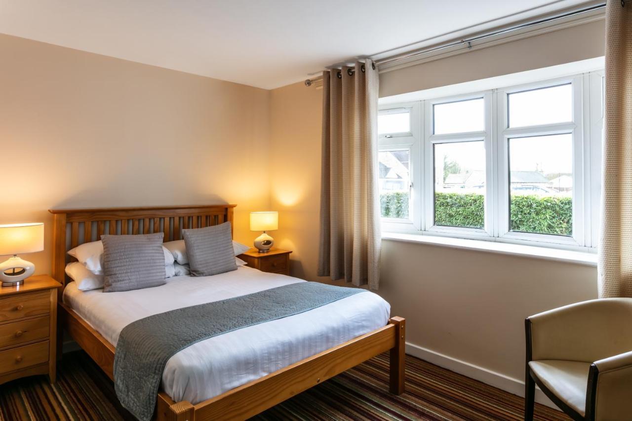 Roydon Marina Village Hotel Экстерьер фото