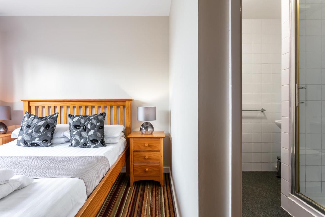 Roydon Marina Village Hotel Экстерьер фото
