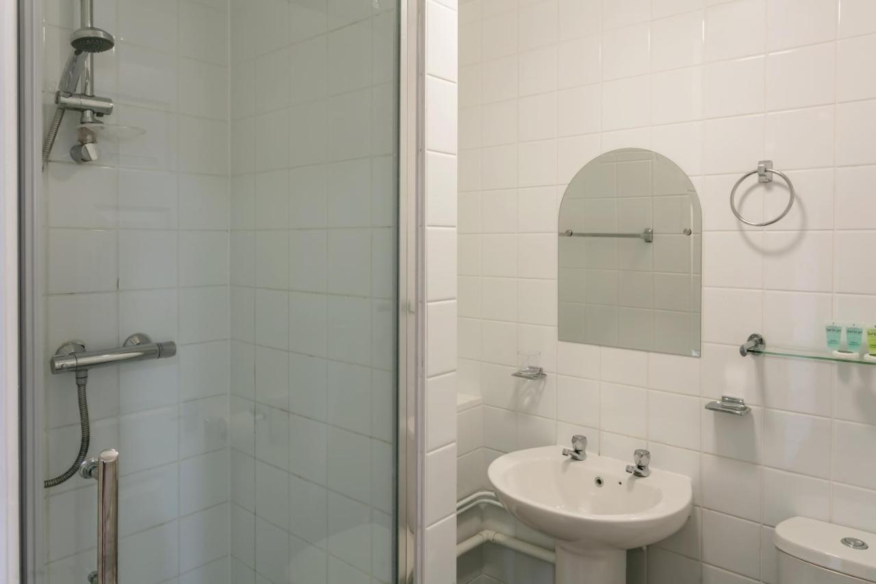 Roydon Marina Village Hotel Экстерьер фото