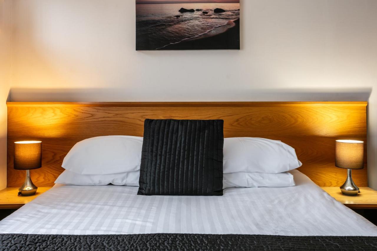 Roydon Marina Village Hotel Экстерьер фото