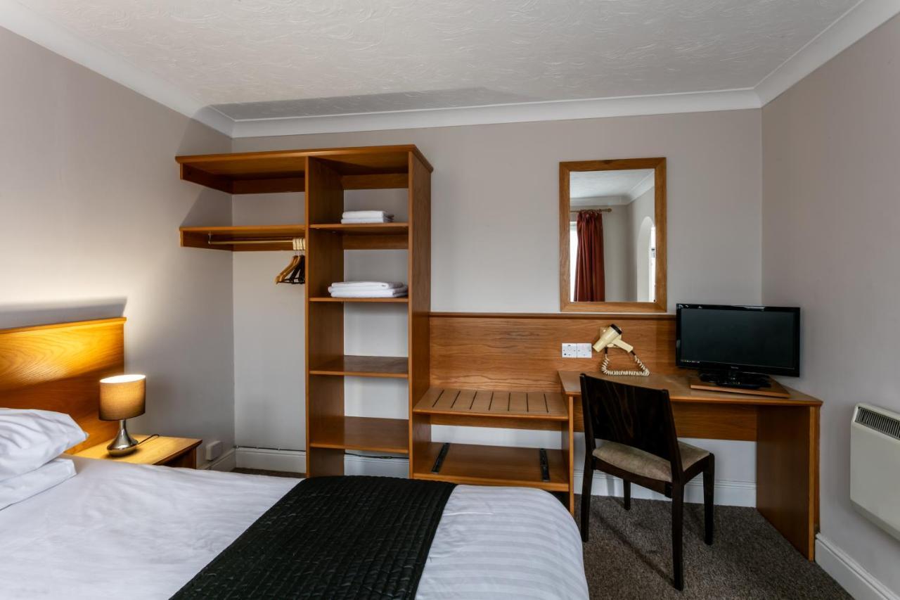 Roydon Marina Village Hotel Экстерьер фото